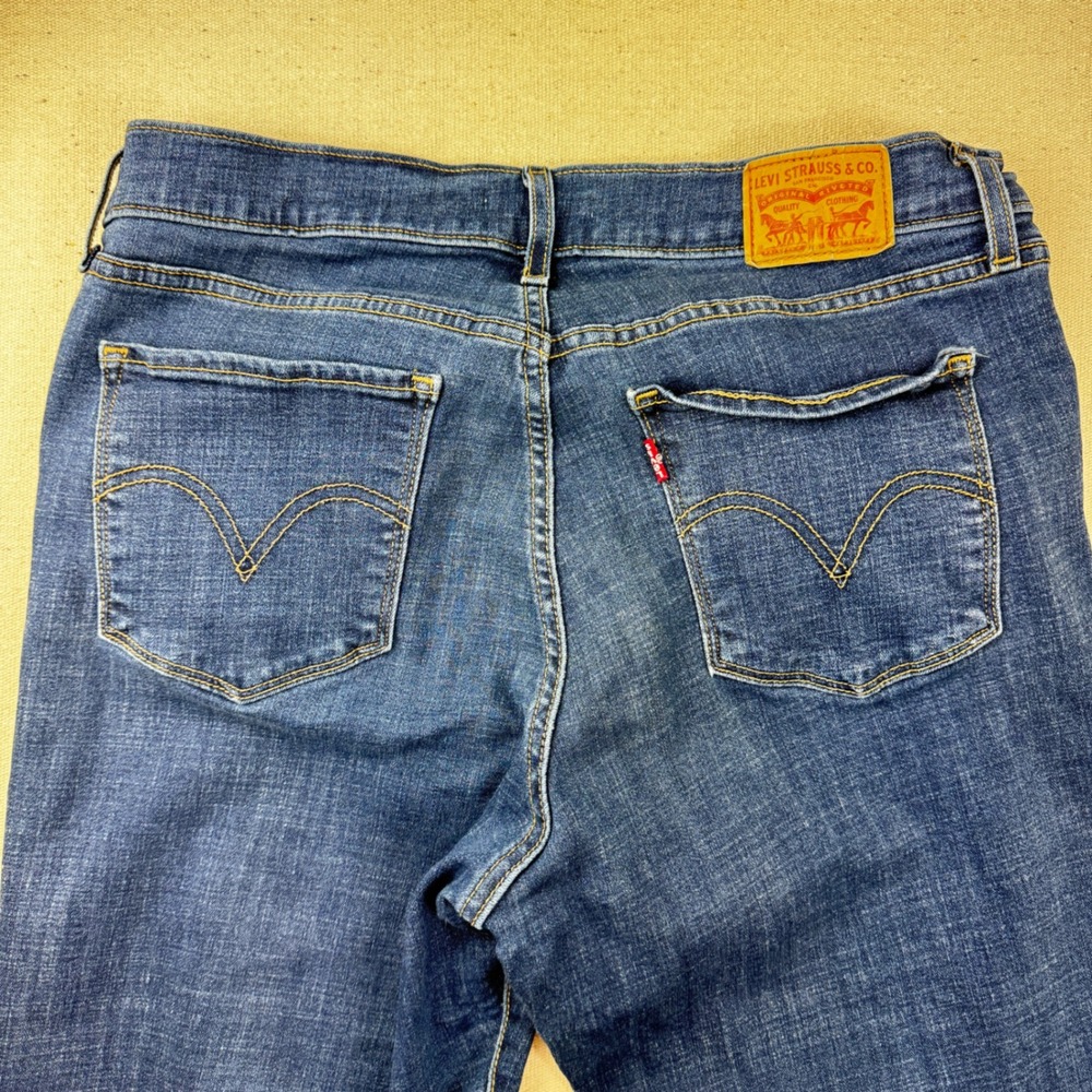 Levis Womens Classic Straight Leg Jeans Dark Wash Blue Denim Size 12 - Picture 8 of 10